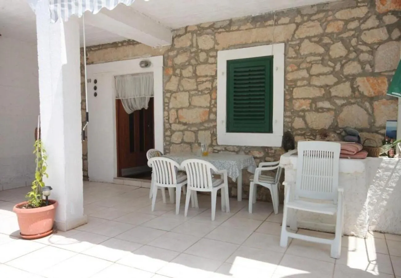 Apartments Tonci Kali